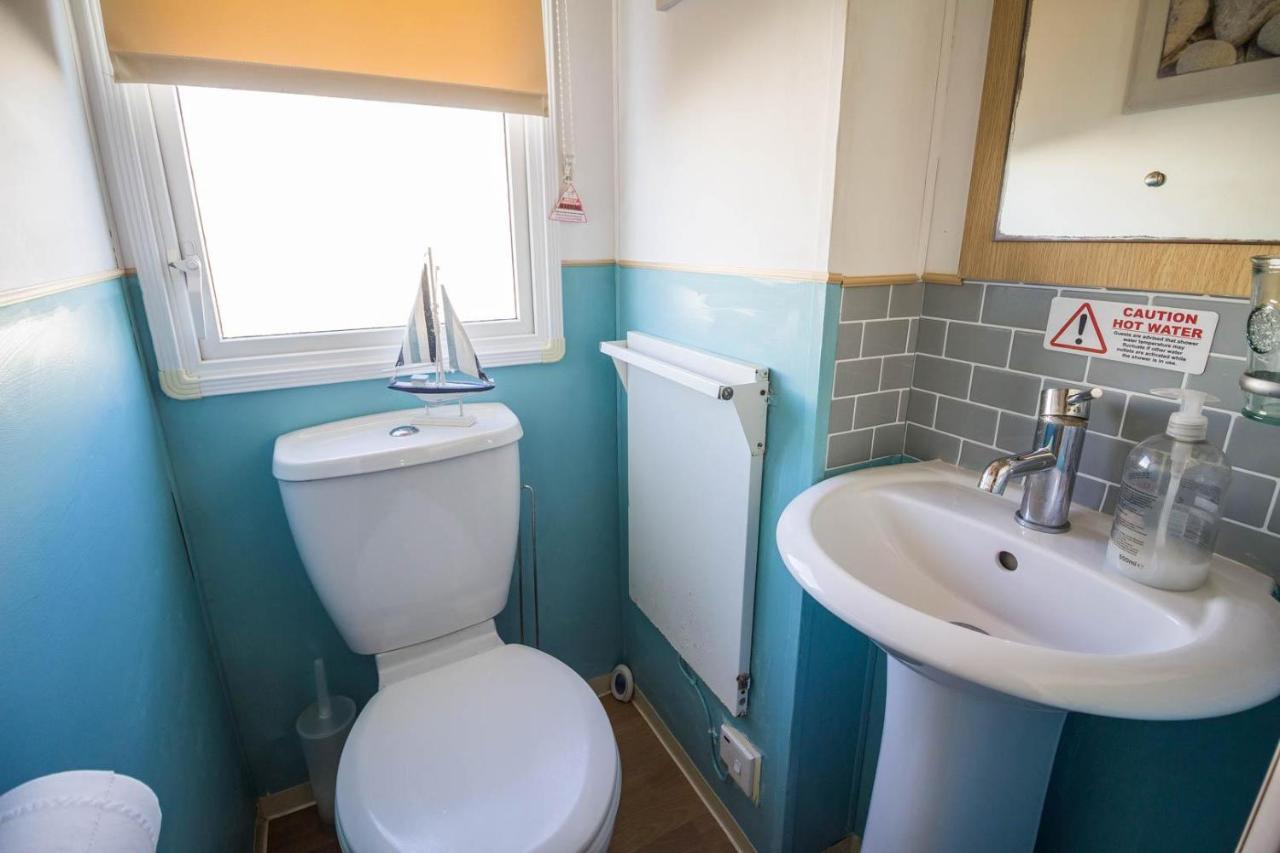 Lovely Caravan With Wifi At Broadland Sands In Suffolk Ref 20035Bs Hotel Hopton on Sea Buitenkant foto