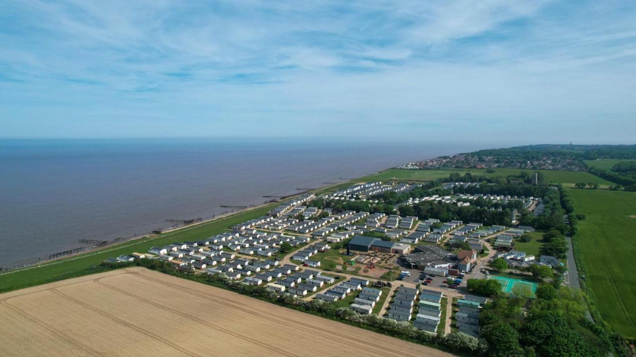 Lovely Caravan With Wifi At Broadland Sands In Suffolk Ref 20035Bs Hotel Hopton on Sea Buitenkant foto