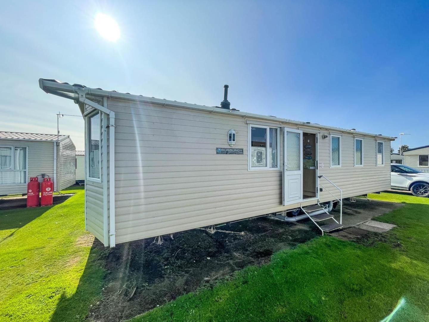 Lovely Caravan With Wifi At Broadland Sands In Suffolk Ref 20035Bs Hotel Hopton on Sea Buitenkant foto